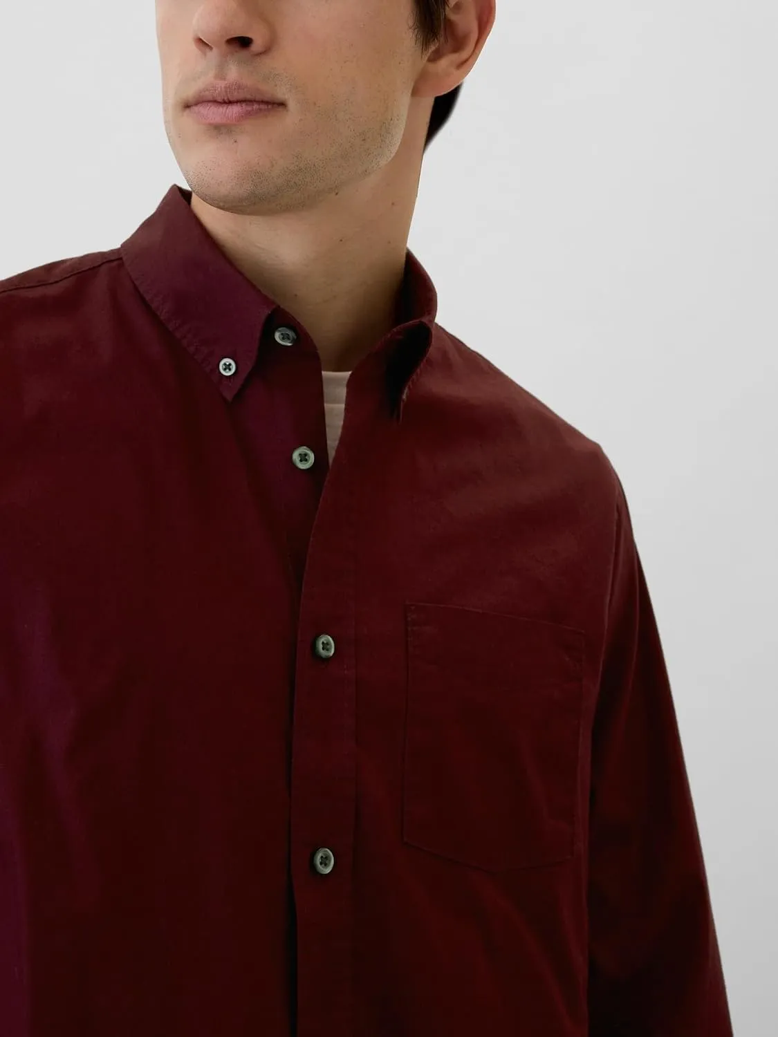 GAP Men's Standard Fit Stretch Poplin Long Sleeve Button Down Shirt