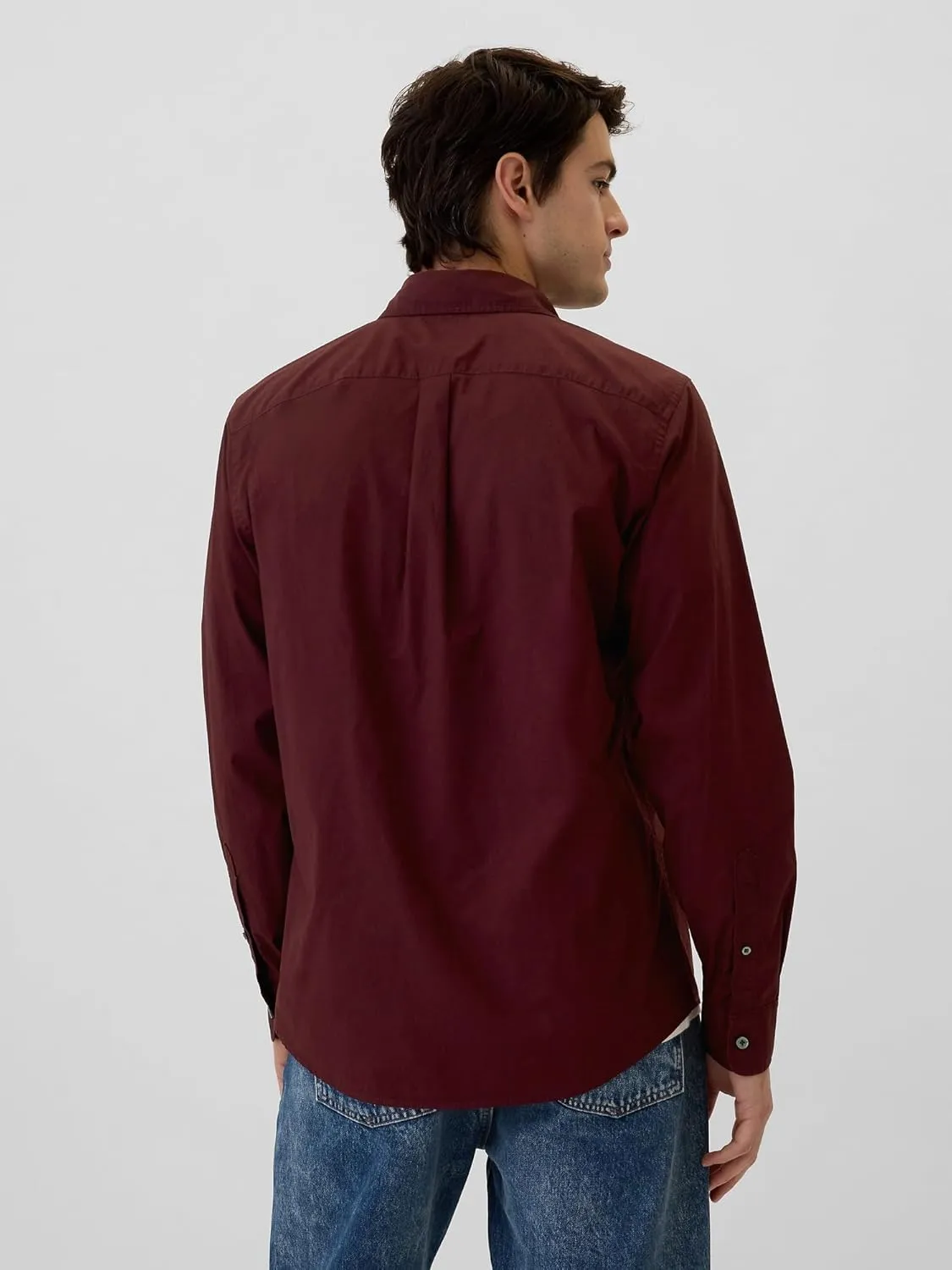 GAP Men's Standard Fit Stretch Poplin Long Sleeve Button Down Shirt