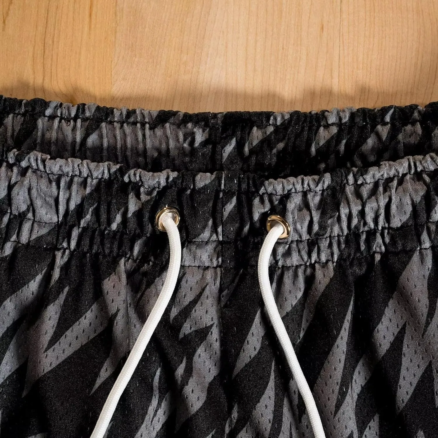 Men's Mesh Basketball Shorts Breathable Athletic Shorts with Pockets Lightning & Star Print Gym Training Outdoor